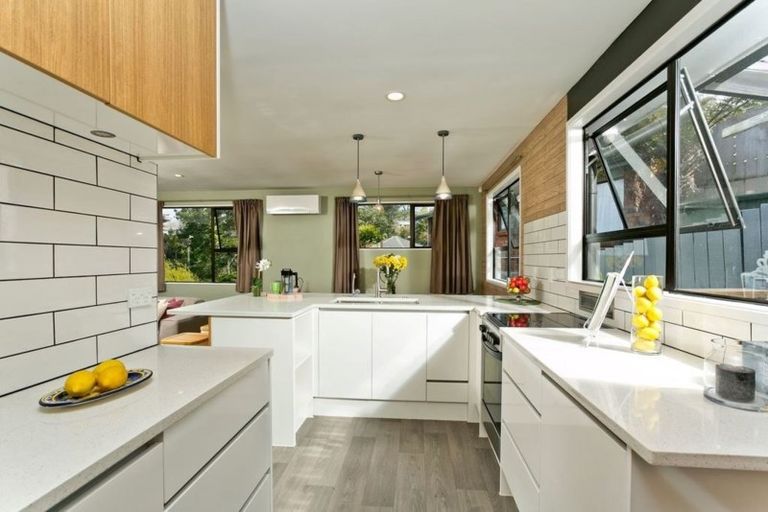 Photo of property in 1/86 Braemar Road, Castor Bay, Auckland, 0620