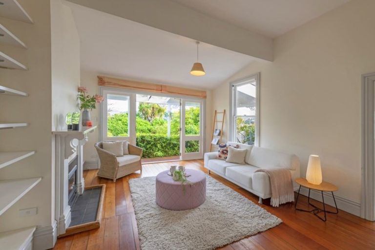 Photo of property in 50 Central Terrace, Kelburn, Wellington, 6012