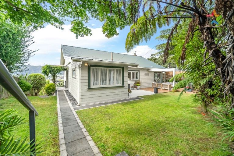 Photo of property in 31 Tirohanga Road, Tirohanga, Lower Hutt, 5010