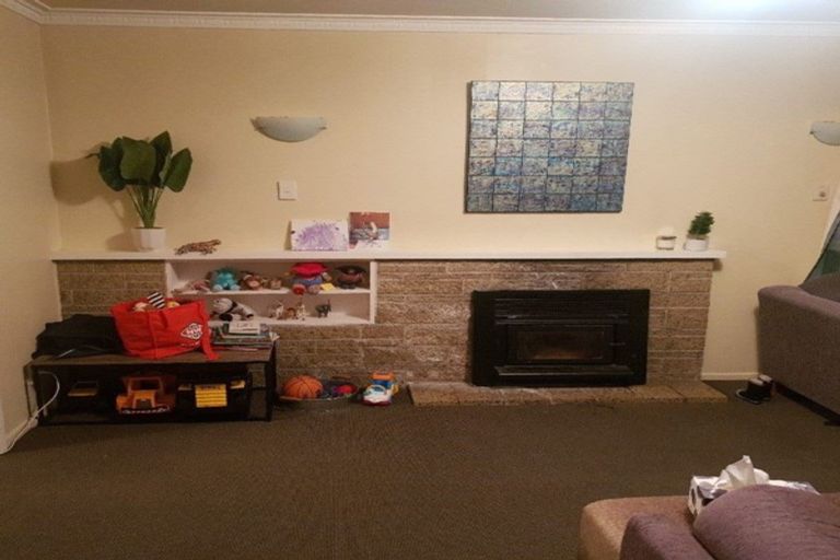 Photo of property in 27 Bellringer Crescent, Newlands, Wellington, 6037