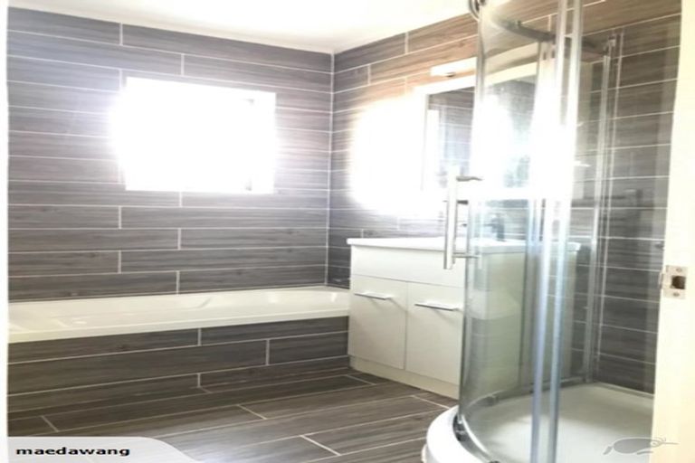 Photo of property in 113 Golfland Drive, Golflands, Auckland, 2013