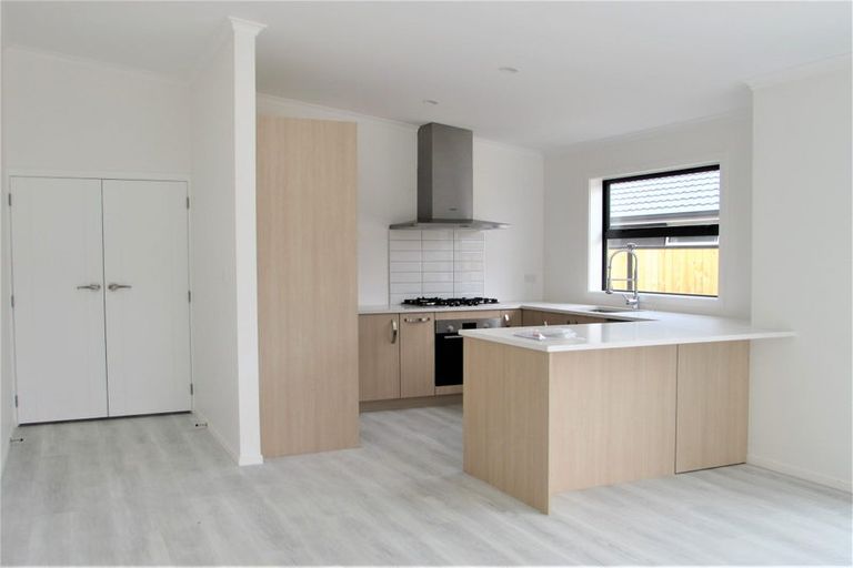 Photo of property in 8 Whitten Way, Wallaceville, Upper Hutt, 5018