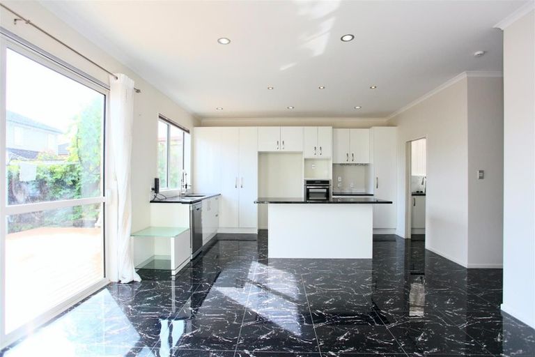 Photo of property in 3 Andy Crescent, Flat Bush, Auckland, 2016