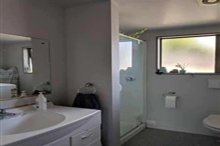 Photo of property in 4 Mackwood Place, Birkdale, Auckland, 0626