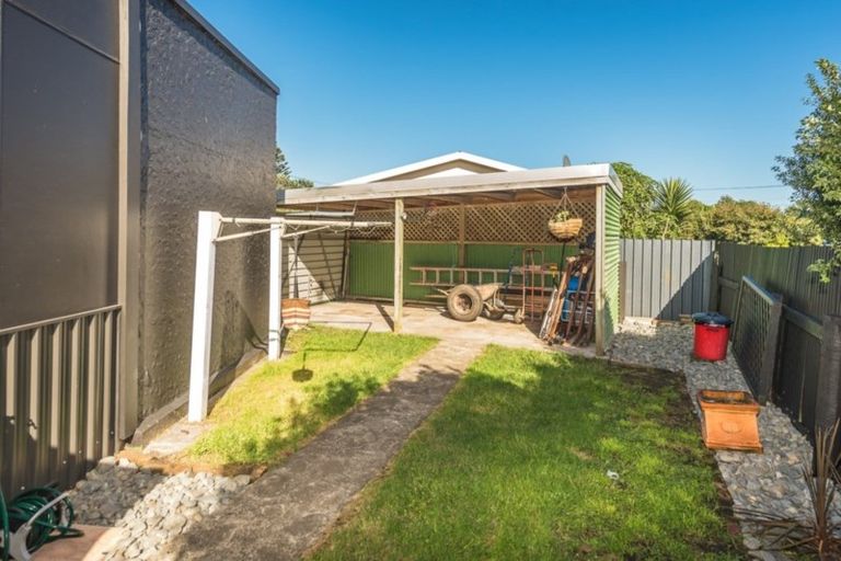 Photo of property in 1 Kamahi Street, Castlecliff, Whanganui, 4501