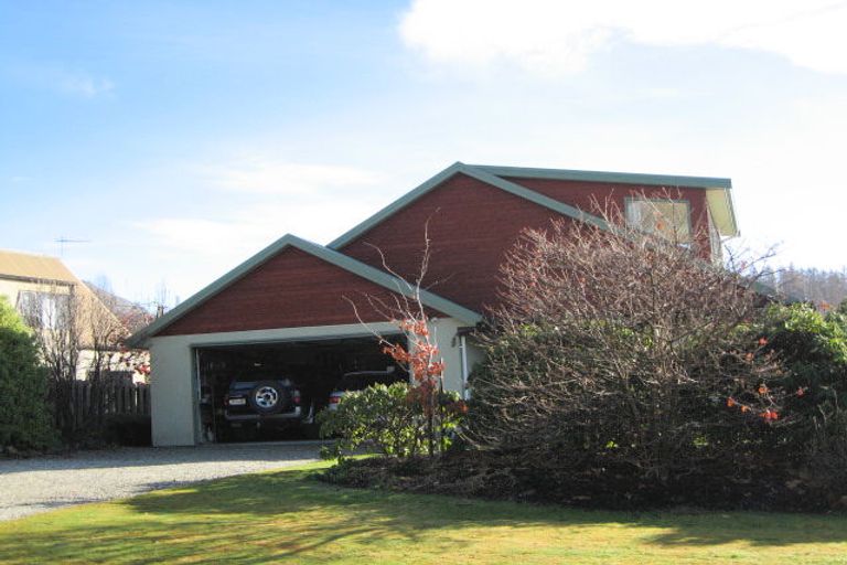 Photo of property in 6 Heuchan Lane, Wanaka, 9305