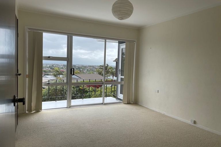 Photo of property in 1/37 Shanaway Rise, Hillcrest, Auckland, 0627
