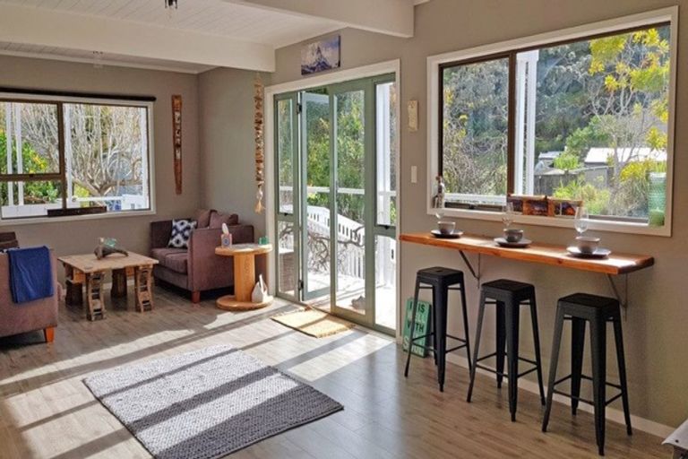 Photo of property in 129 Oakura Road, Oakura, Hikurangi, 0184