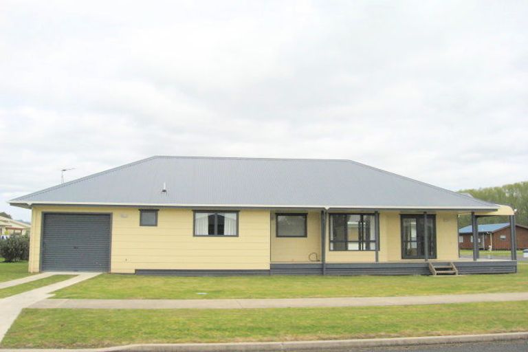 Photo of property in 16 Pipi Dune, Whitianga, 3510