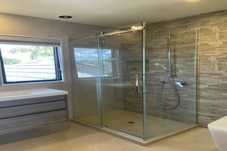 Photo of property in 16 Yarlside Place, Northpark, Auckland, 2013