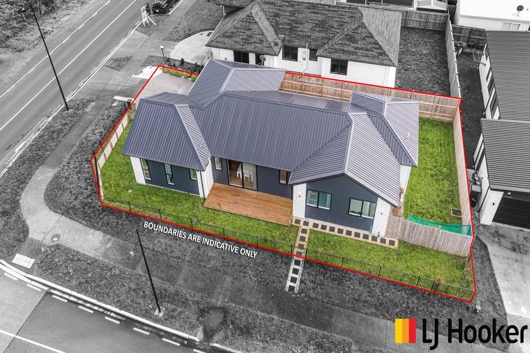 Photo of property in 2 Poutawa Lane, Clarks Beach, 2122