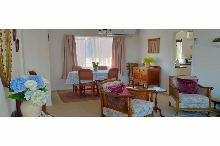 Photo of property in 11a Dawn Place, Waiuku, 2123