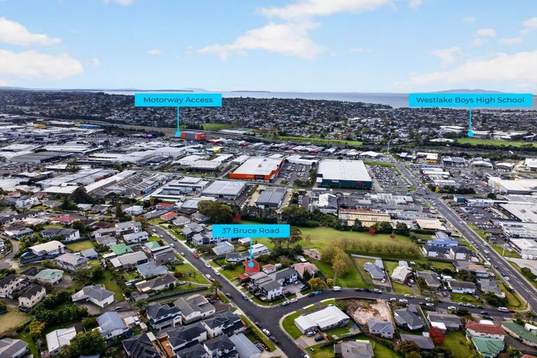 Photo of property in 37 Bruce Road, Glenfield, Auckland, 0629
