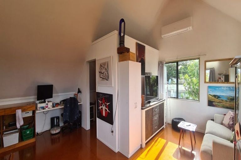 Photo of property in 3 The Terrace, Herald Island, Auckland, 0618