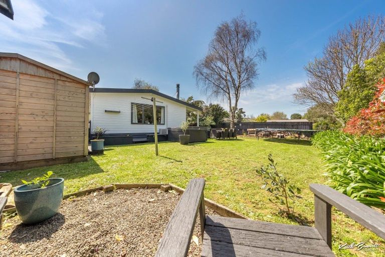 Photo of property in 38 Larchmont Grove, Totara Park, Upper Hutt, 5018