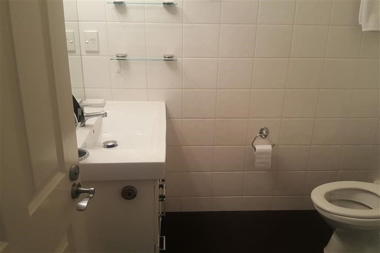 Photo of property in 1d Queen Street, New Plymouth, 4310