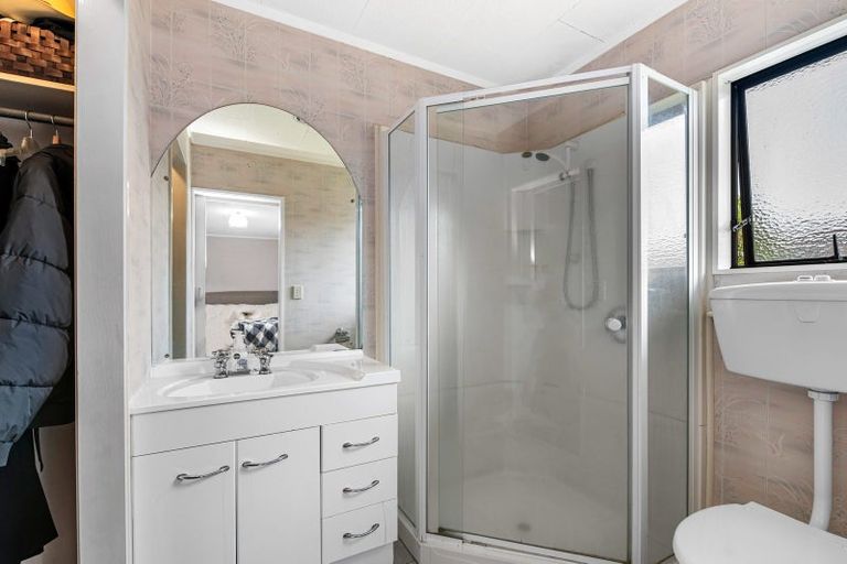 Photo of property in 10 Gemini Place, Kawaha Point, Rotorua, 3010