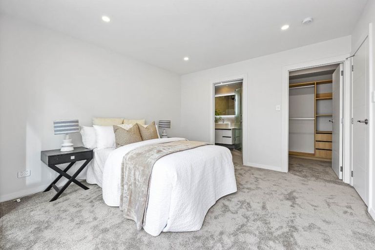 Photo of property in 40a The Esplanade, Eastern Beach, Auckland, 2012