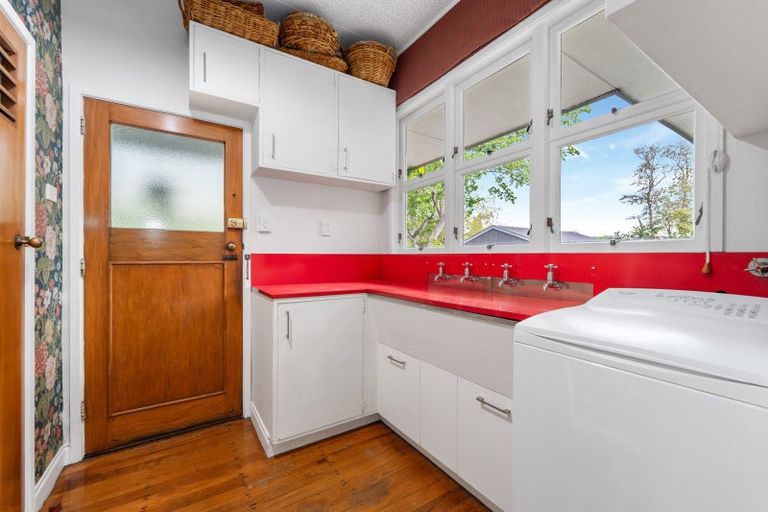 Photo of property in 48 Paraekaretu Street, Hunterville, 4730