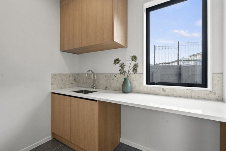 Photo of property in 3 Tawapou Close, Massey, Auckland, 0614