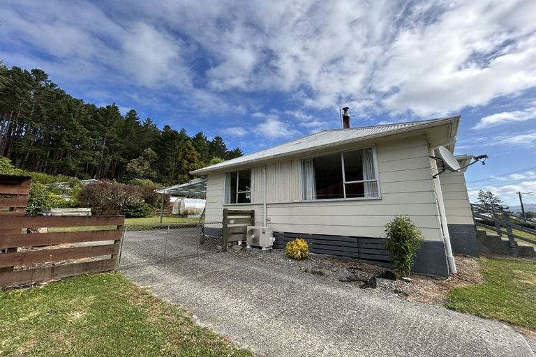 Photo of property in 16 Mawhera Street, Dobson, Greymouth, 7805