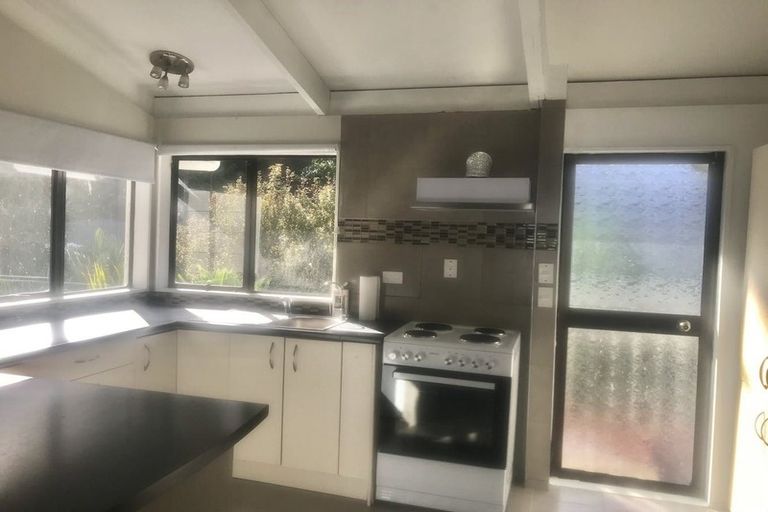 Photo of property in 17 Poplar Road, Stanmore Bay, Whangaparaoa, 0932