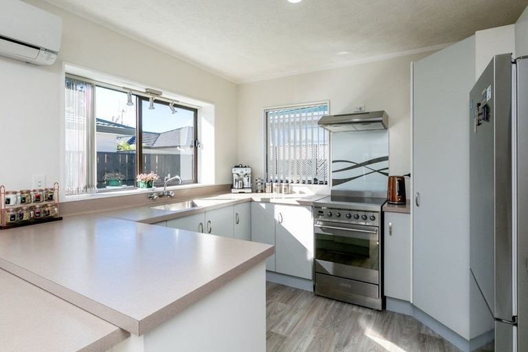 Photo of property in 2/7 Gebbie Road, Taradale, Napier, 4112