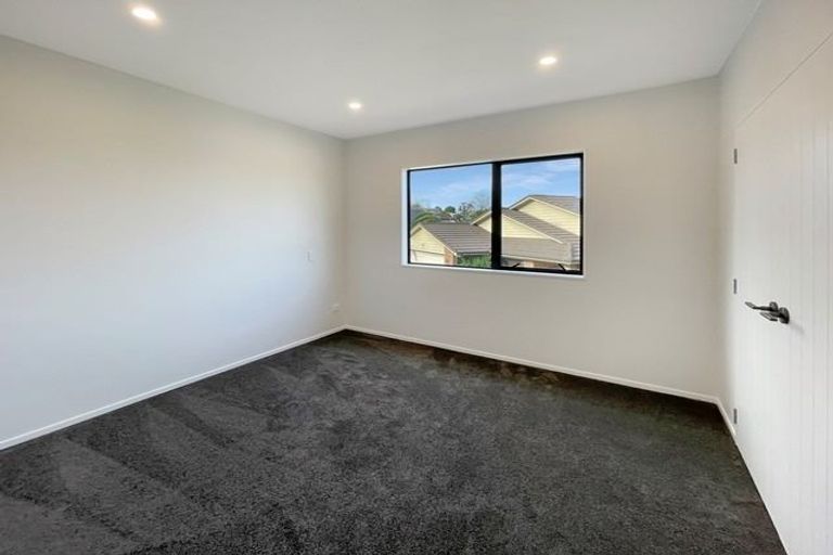 Photo of property in 7a Ballial Place, West Harbour, Auckland, 0618
