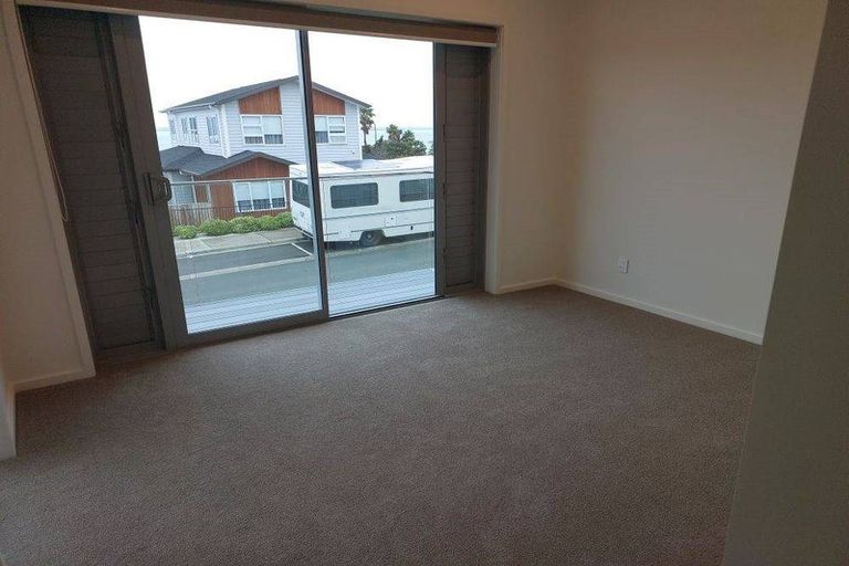 Photo of property in 19 Gunn Way, Hobsonville, Auckland, 0616