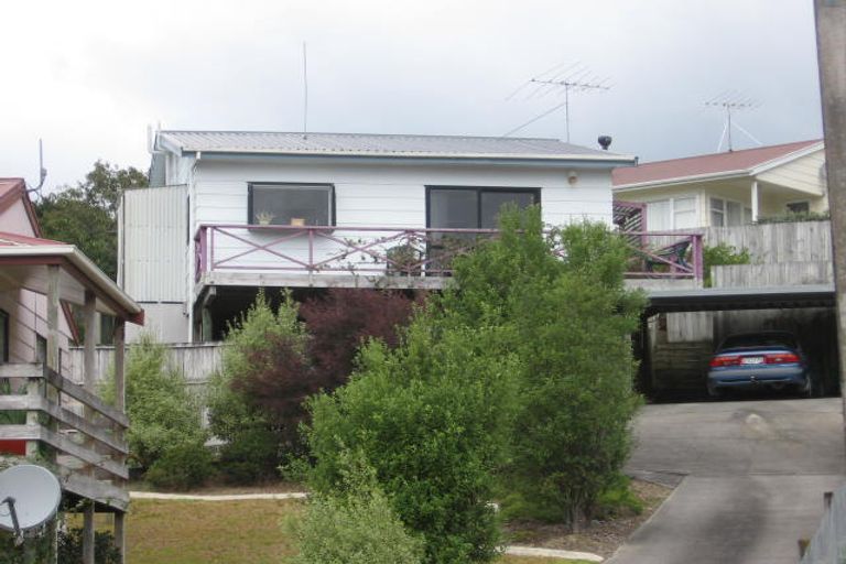 Photo of property in 2/19 Romulus Place, Totara Vale, Auckland, 0629