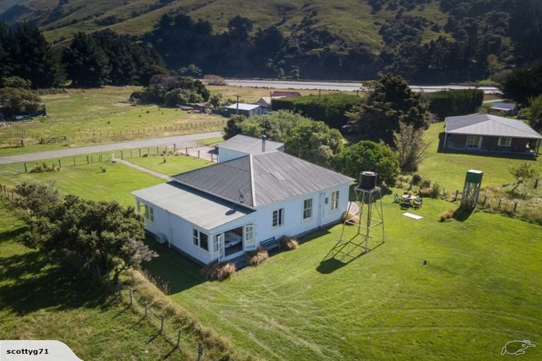 Photo of property in 20 Chorlton Road, Okains Bay, 7583