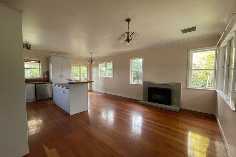 Photo of property in 4 Kervil Avenue, Te Atatu Peninsula, Auckland, 0610