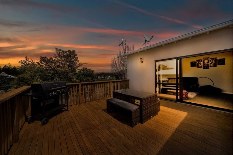 Photo of property in 28 Maratahu Street, Westown, New Plymouth, 4310