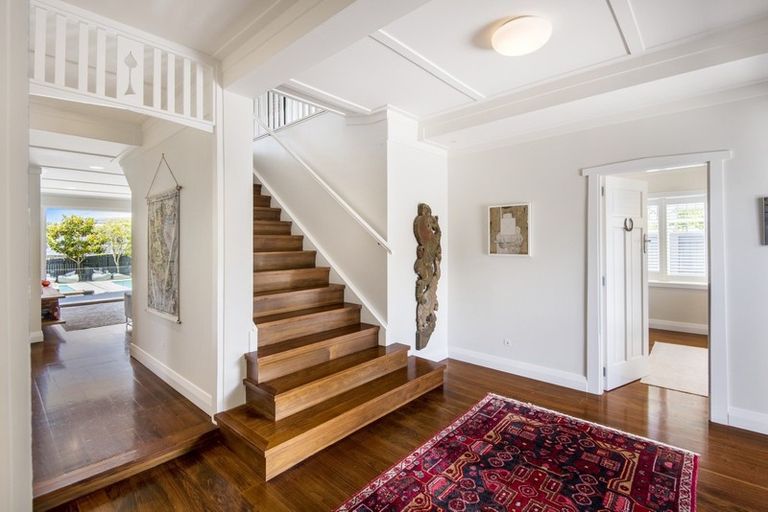 Photo of property in 111 Vauxhall Road, Narrow Neck, Auckland, 0624