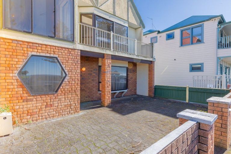 Photo of property in 419 Marine Parade, Napier South, Napier, 4110
