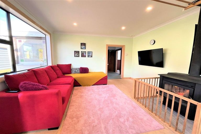 Photo of property in 33 Main Road, Owaka, 9535