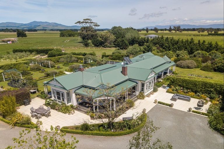 Photo of property in 121 Ferry Road, Martinborough, 5711