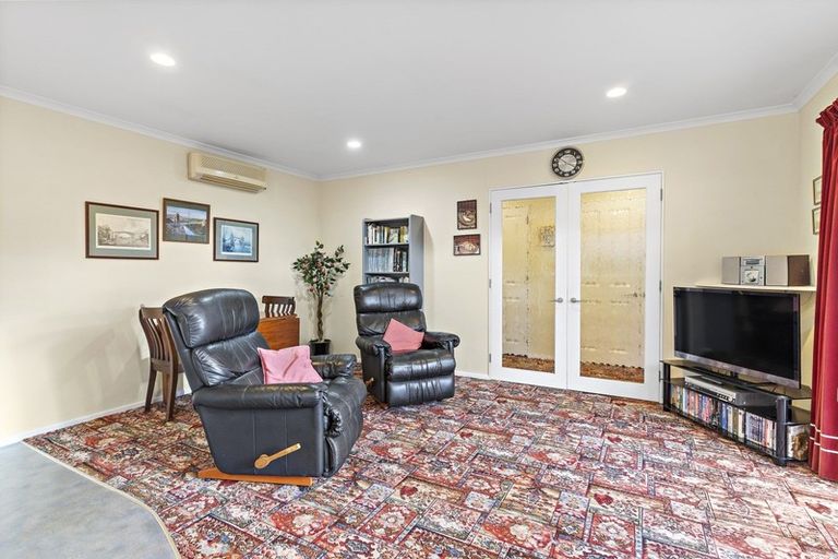 Photo of property in 137 Kent Street, Carterton, 5713