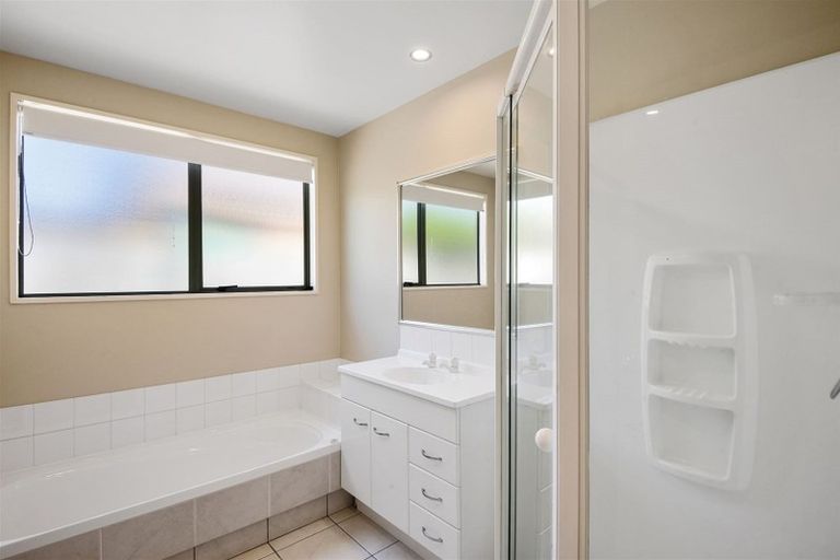 Photo of property in 17 Withells Road, Avonhead, Christchurch, 8042