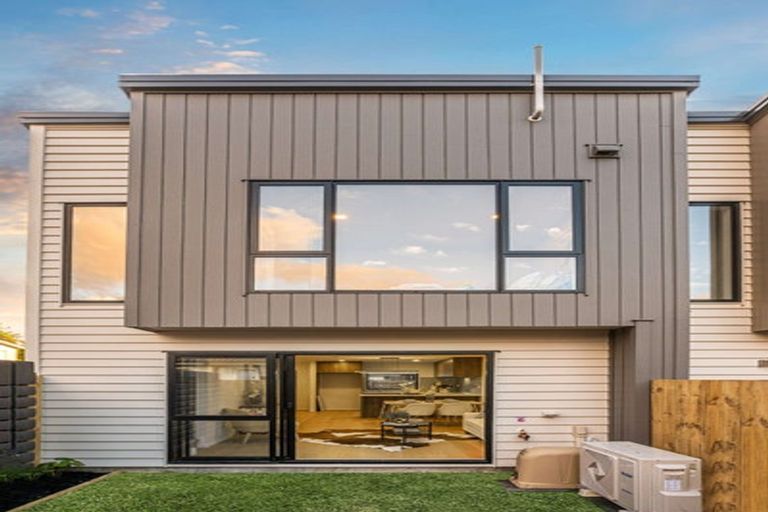 Photo of property in 57d Edmonton Road, Henderson, Auckland, 0612