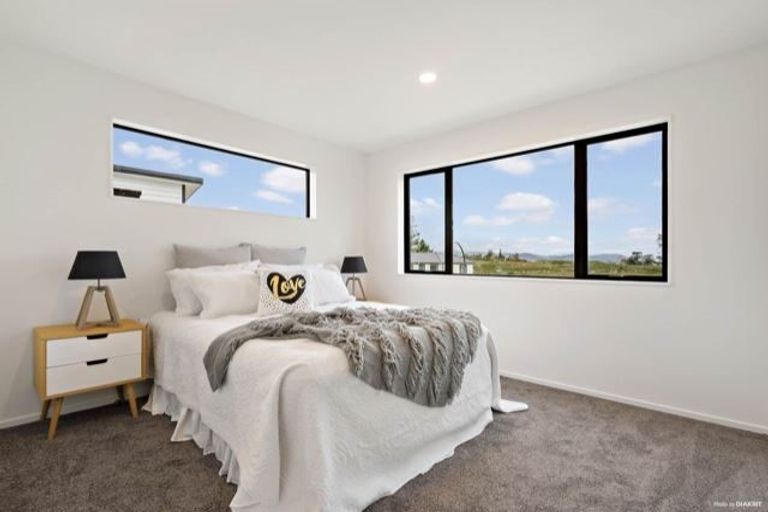 Photo of property in 2 Fjord Way, Karaka, Papakura, 2113