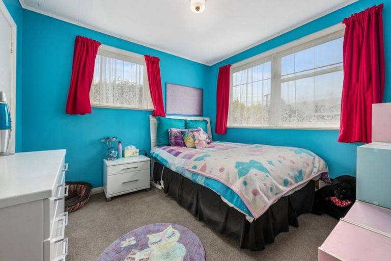 Photo of property in 42a Kowhai Avenue, Ebdentown, Upper Hutt, 5018