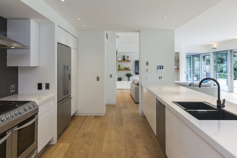 Photo of property in 8 Saint Barnabas Lane, Fendalton, Christchurch, 8052