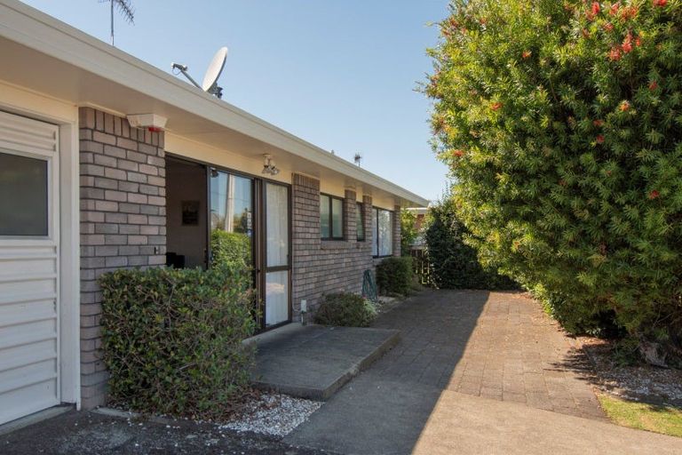 Photo of property in 1/12 Pemberton Crescent, Greerton, Tauranga, 3112