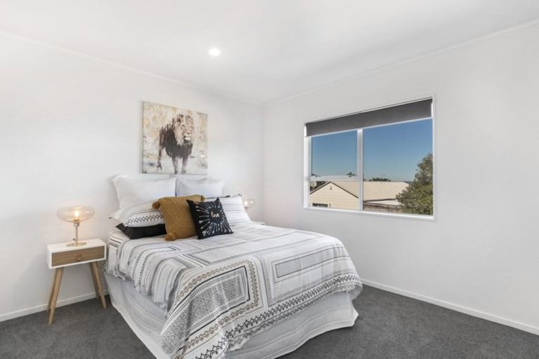 Photo of property in 2/12 Mona Vale, West Harbour, Auckland, 0618