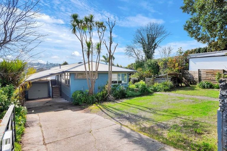 Photo of property in 4 Weatherly Road, Torbay, Auckland, 0630