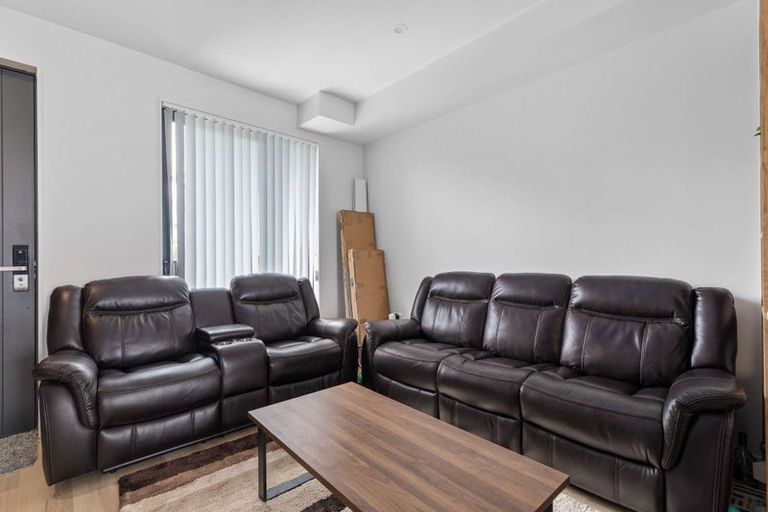 Photo of property in 90 Tarapuka Road, Westgate, Auckland, 0814