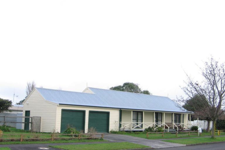 Photo of property in 2 Escort Grove, Awapuni, Palmerston North, 4412