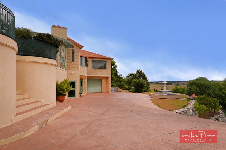 Photo of property in 42 Brooks View Heights, Tasman, Upper Moutere, 7173