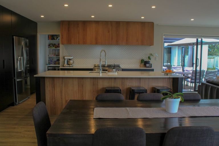 Photo of property in 18 Charlotte Drive, Omokoroa, 3114